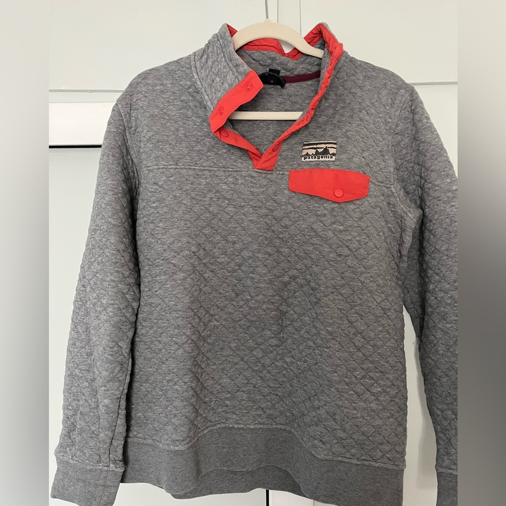 Patagonia quilted 1/4 snap- grey and orange women’s size medium